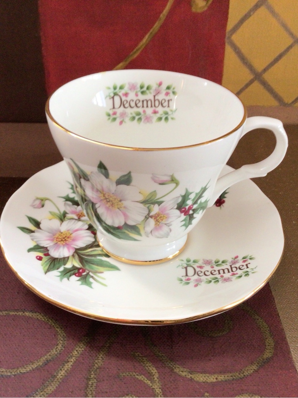 Sadler Wellington December Teacup and Saucer, Holly Teacup Set